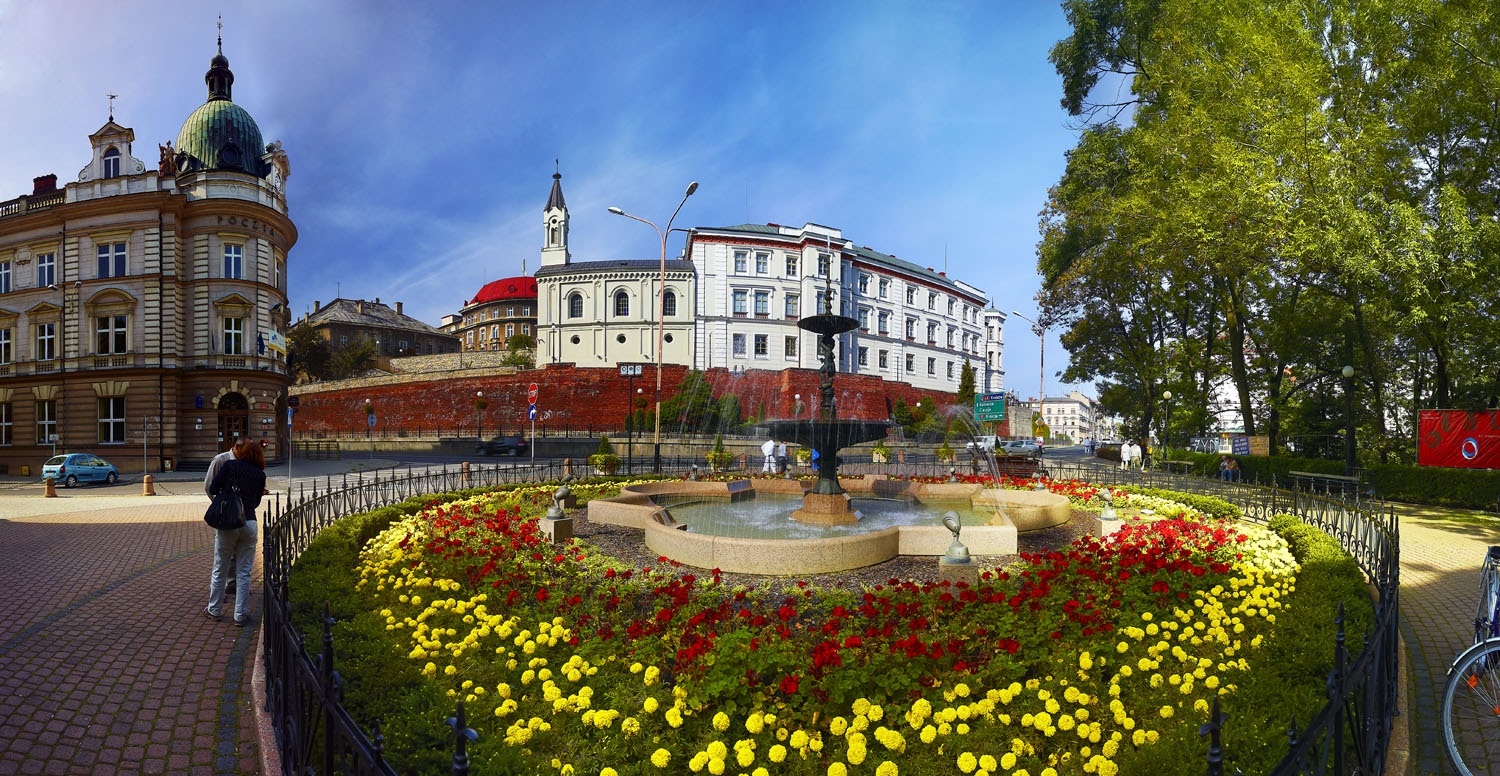 Бельско бяла. Город Bielsko-Biala. Бельско-Бяла Польша. Бельско Бяла осень. Замок князей Сулковских Бельско-Бяла.